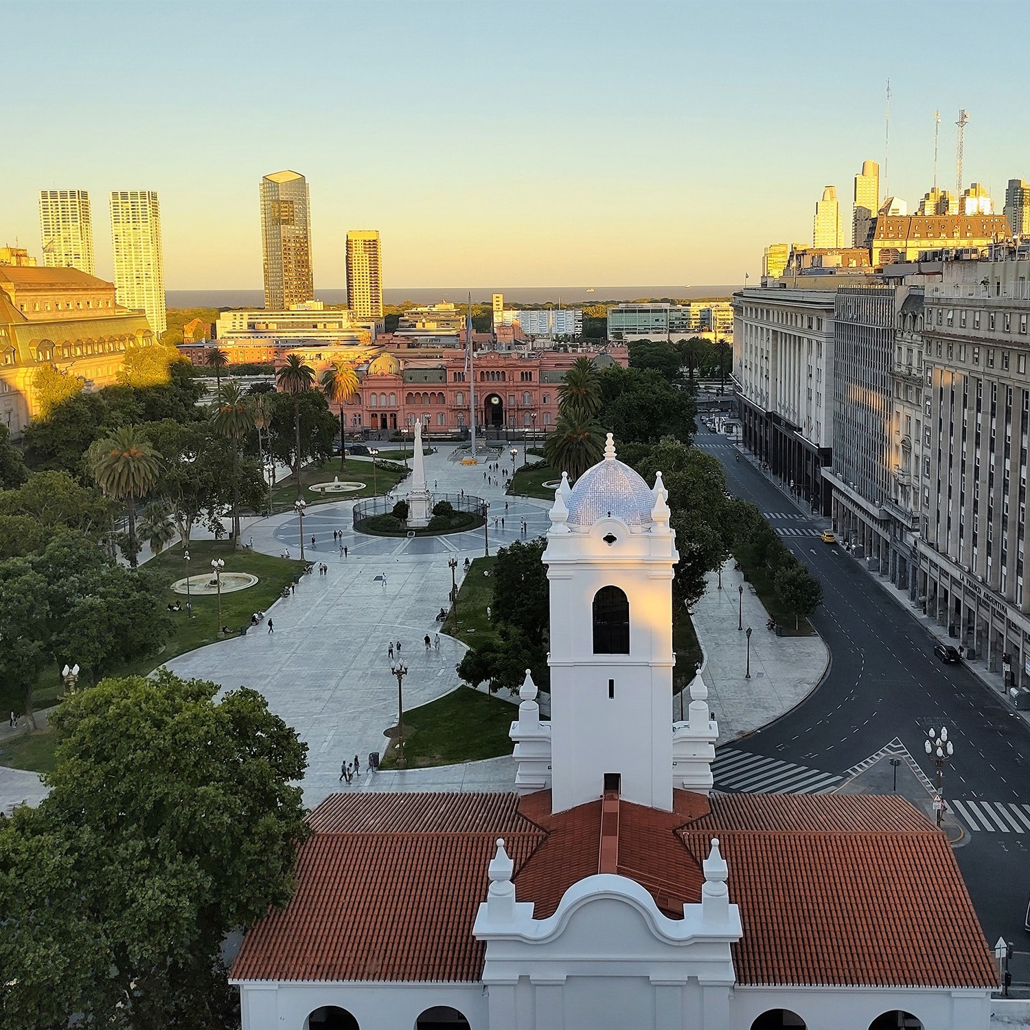 Vista_Plaza_de_Mayo,_Cabildo,_Casa_Rosada_04 copia